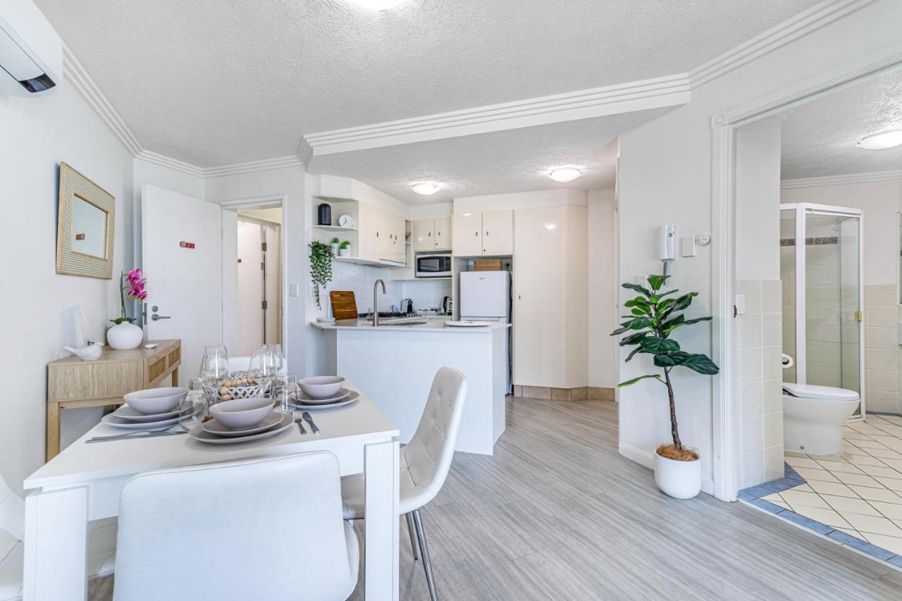 Surf Watch Palm Apartment Gold Coast