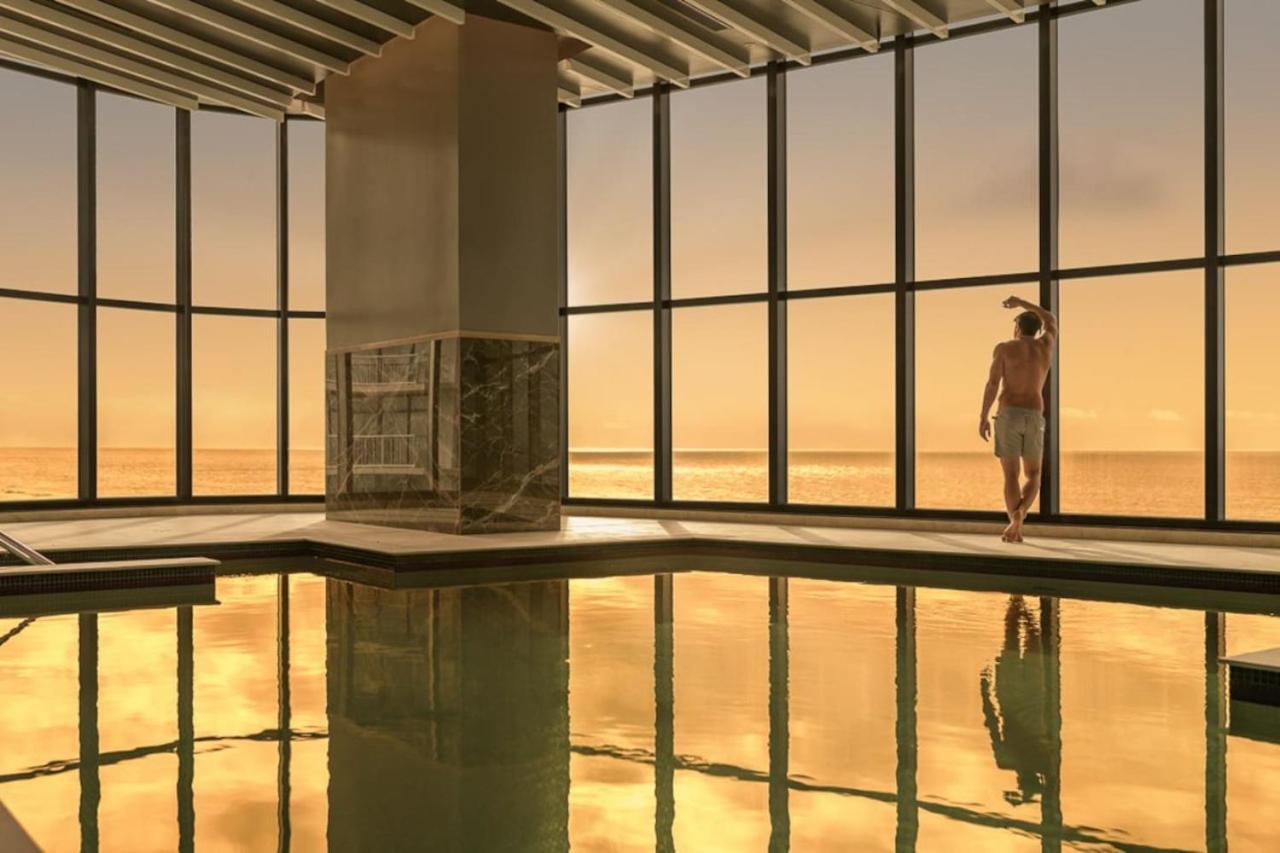Stunning Ocean View 2 Bedroom Surfers Paradise