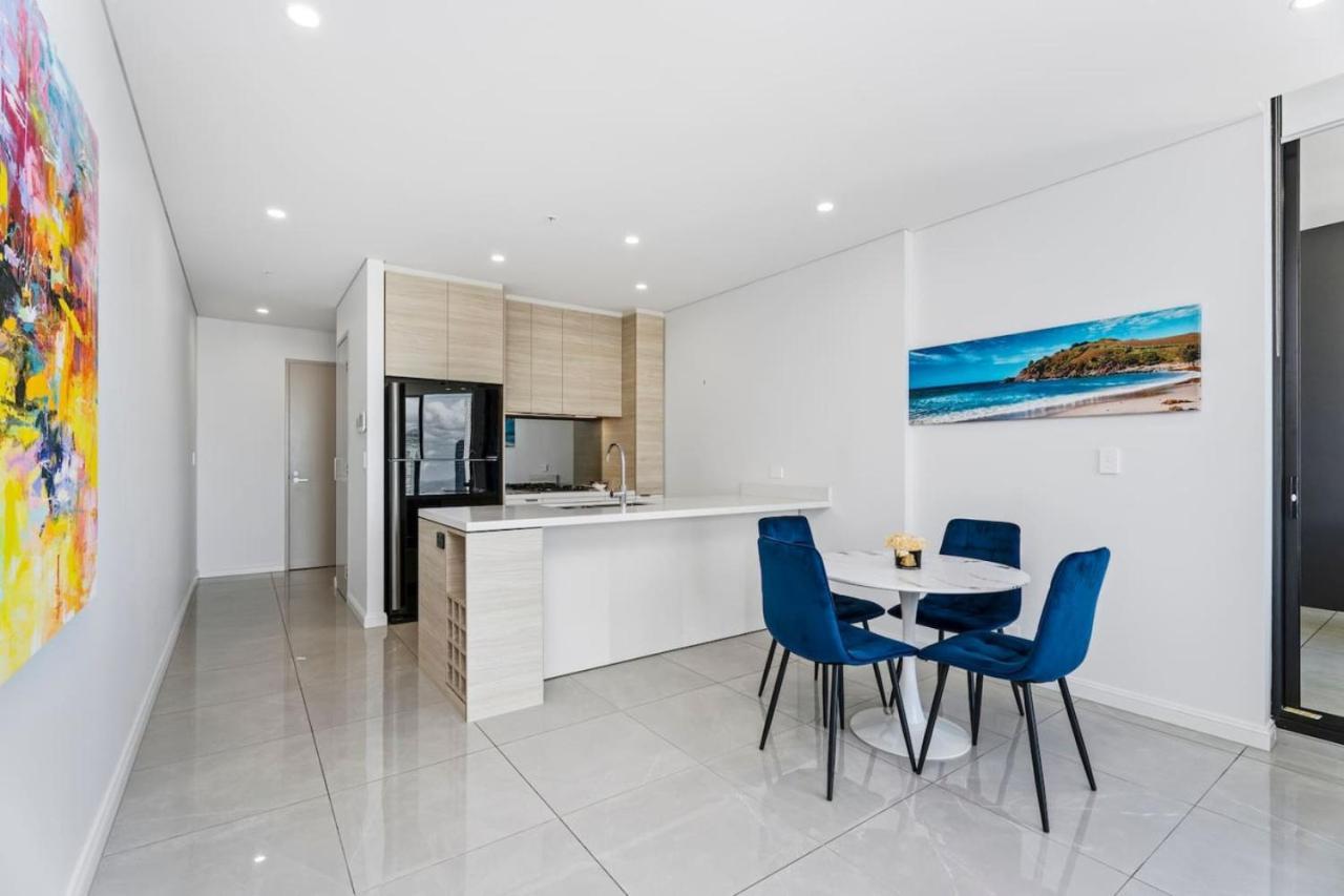 Stunning Ocean View 2 Bedroom Surfers Paradise Apartment Gold Coast