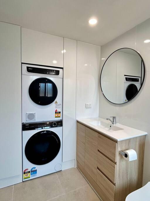 Apartment Renovated Beachside 1br Gold Coast