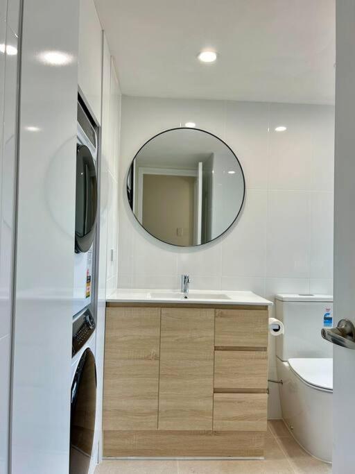 Renovated Beachside 1br * Gold Coast