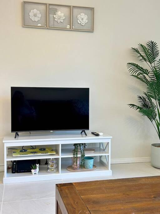 Renovated Beachside 1br Apartment Gold Coast