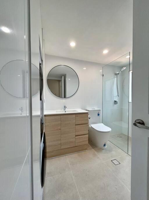 Apartment Renovated Beachside 1br Gold Coast