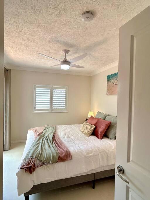 Renovated Beachside 1br Apartment Gold Coast
