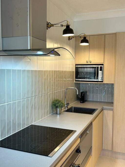 Renovated Beachside 1br *