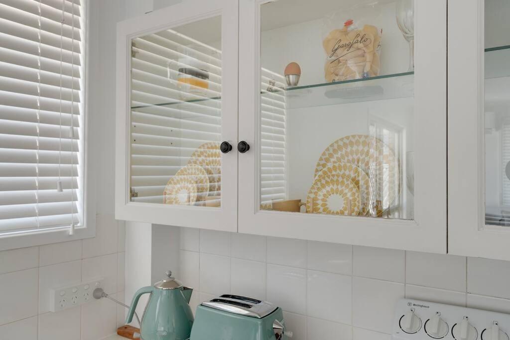 Coastal Getaway 2-br Retreat In Palm Apartment *