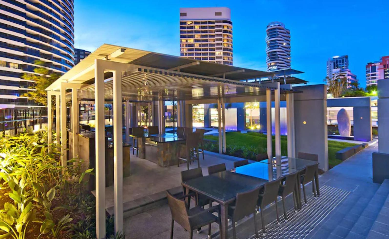 Luxury Ocean View - Oracle Tower 1 - 1bed 1study 1bath 1car *