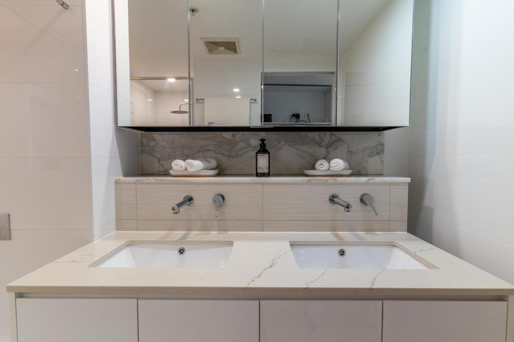 Luxury Ocean View - Oracle Tower 1 - 1bed 1study 1bath 1car Broadbeach