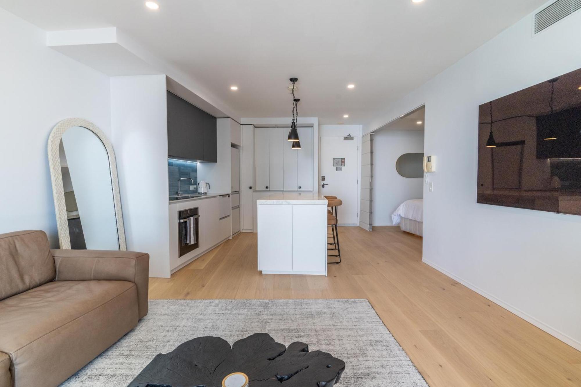 Luxury Ocean View - Oracle Tower 1 - 1bed 1study 1bath 1car
