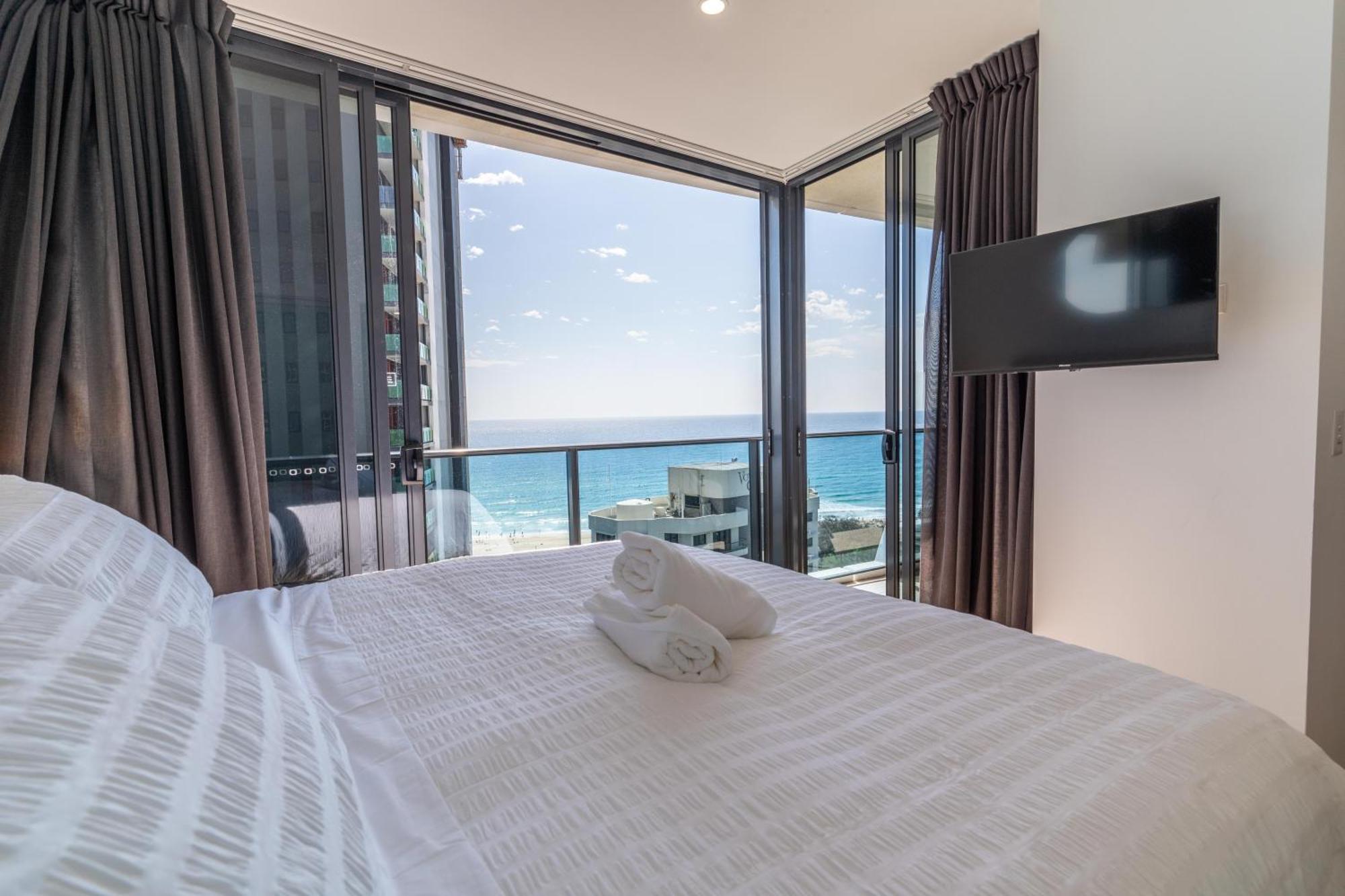Luxury Ocean View - Oracle Tower 1 - 1bed 1study 1bath 1car *