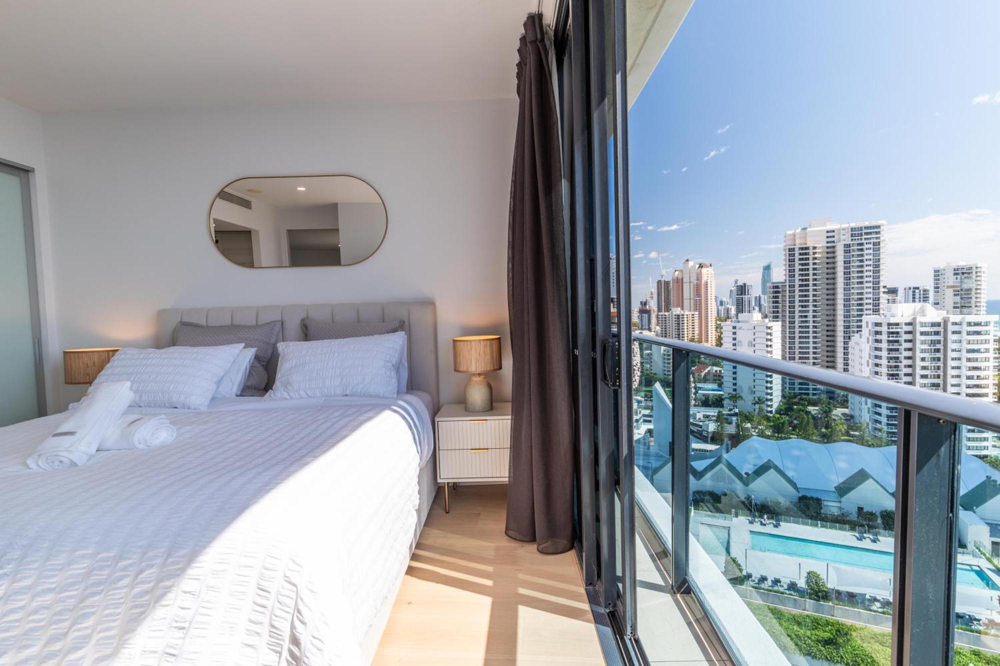 Luxury Ocean View - Oracle Tower 1 - 1bed 1study 1bath 1car Apartment