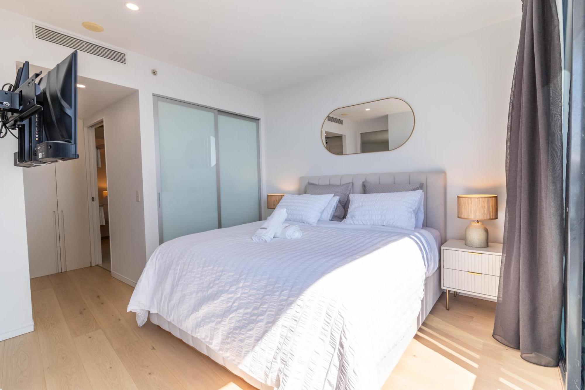 Luxury Ocean View - Oracle Tower 1 - 1bed 1study 1bath 1car Apartment Broadbeach