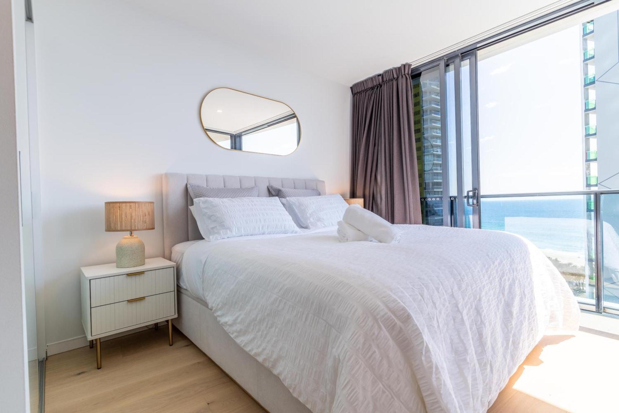 Luxury Ocean View - Oracle Tower 1 - 1bed 1study 1bath 1car Apartment *