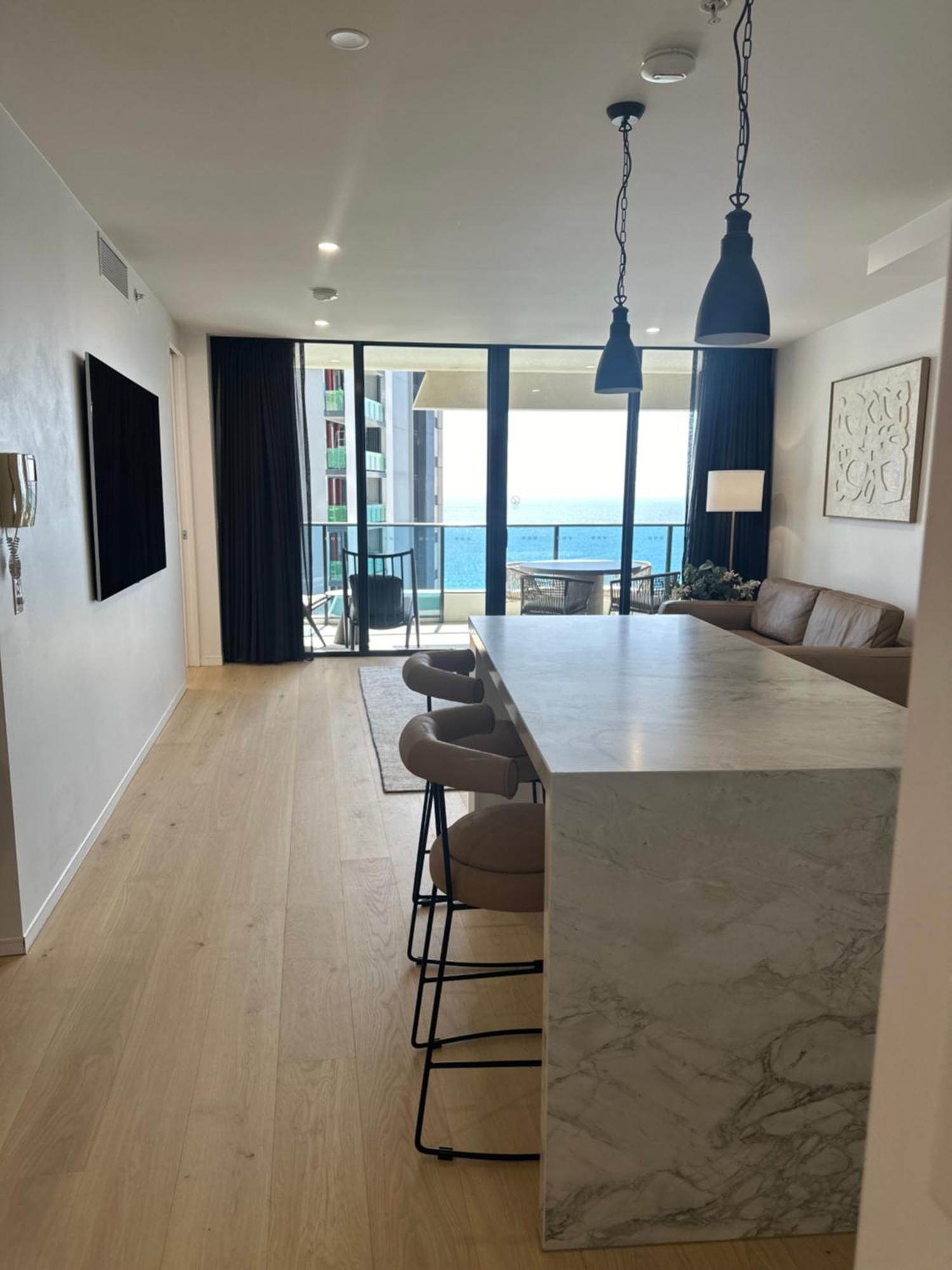 Luxury Ocean View - Oracle Tower 1 - 1bed 1study 1bath 1car *