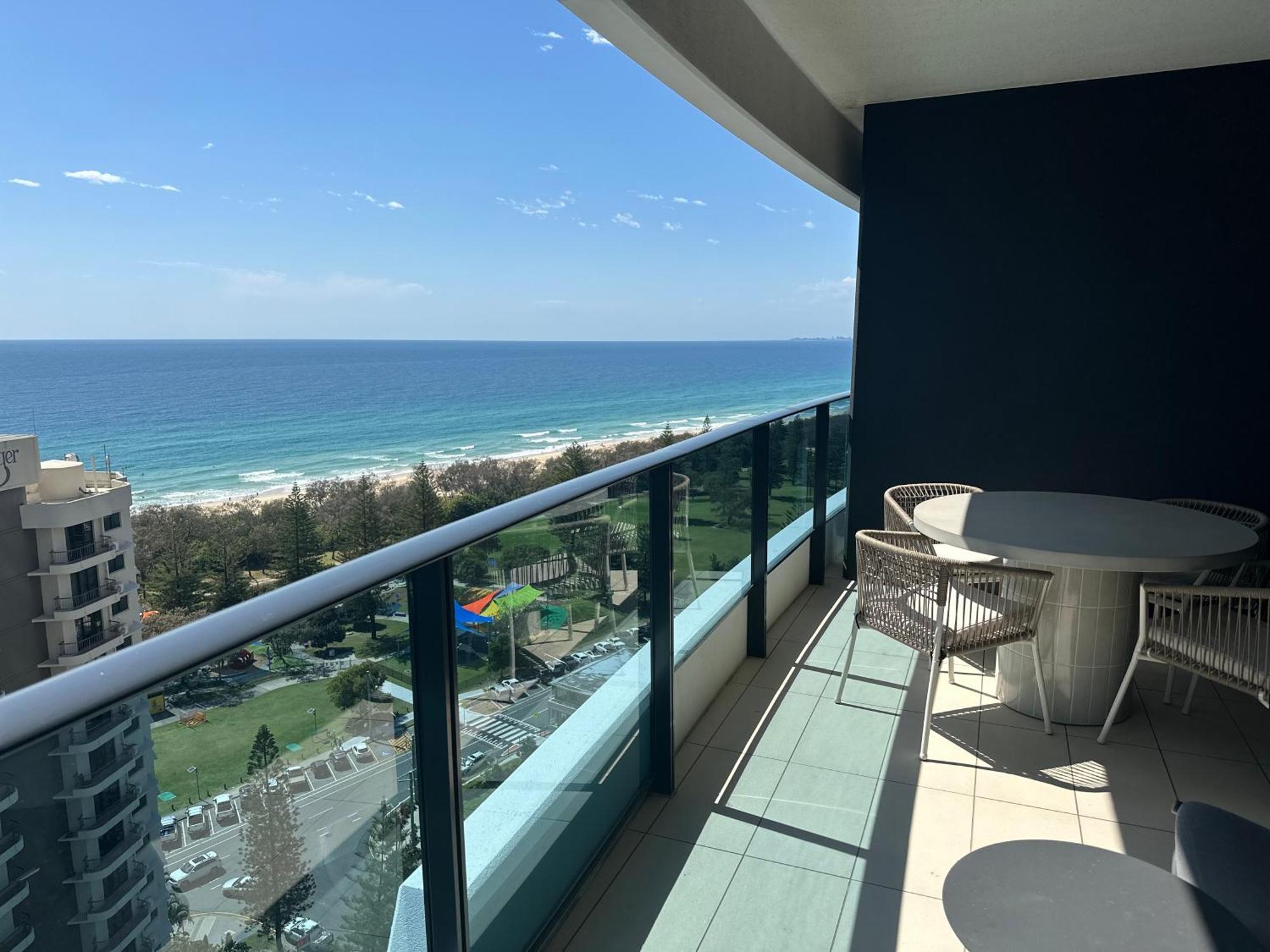 Luxury Ocean View - Oracle Tower 1 - 1bed 1study 1bath 1car Apartment