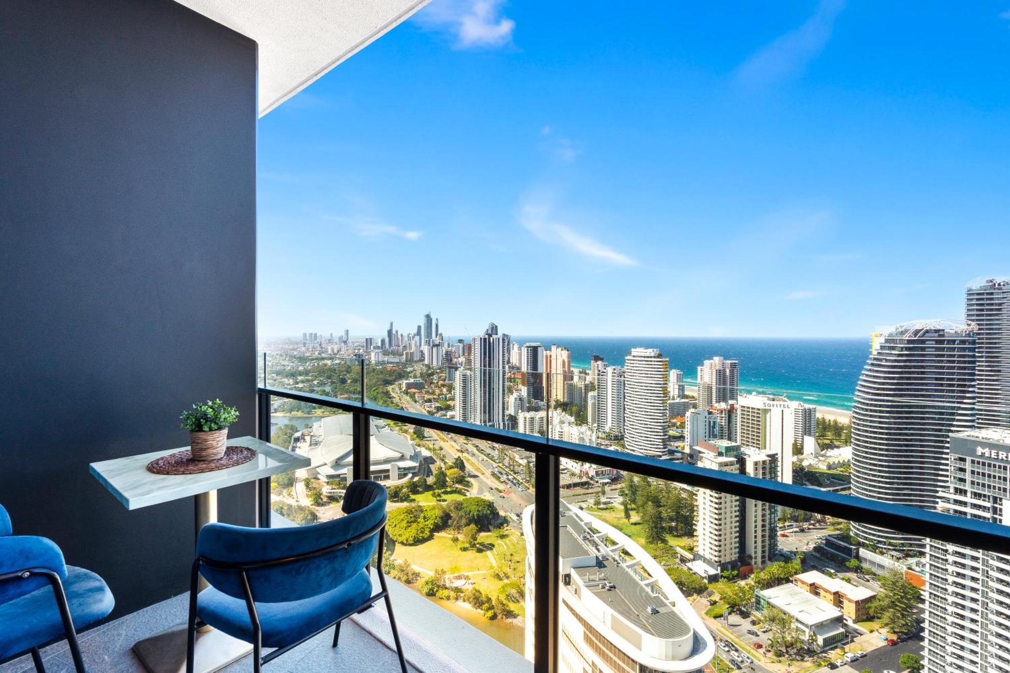 2 Bedroom 1 Bathroom Private At Casino - Paid Parking Only Apartamento *