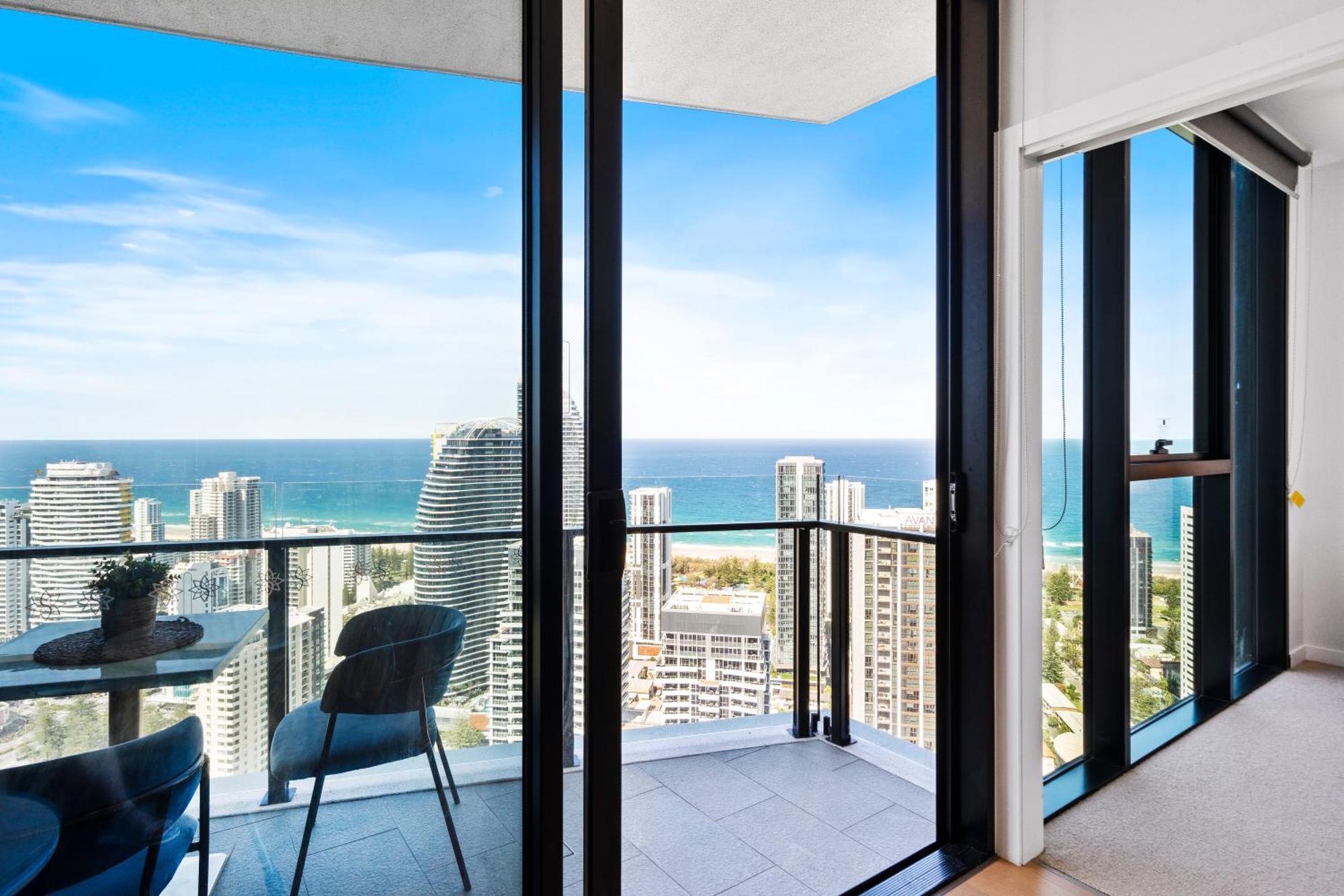 2 Bedroom 1 Bathroom Private At Casino - Paid Parking Only