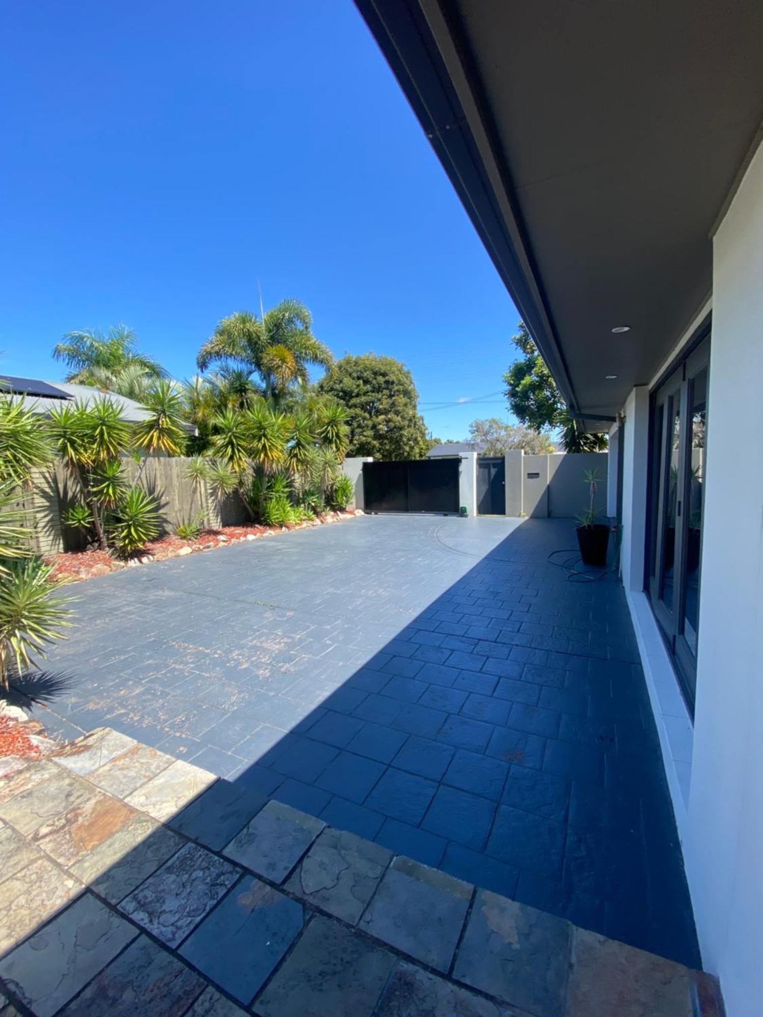Sandy Shores - Large Family Retreat Holiday home