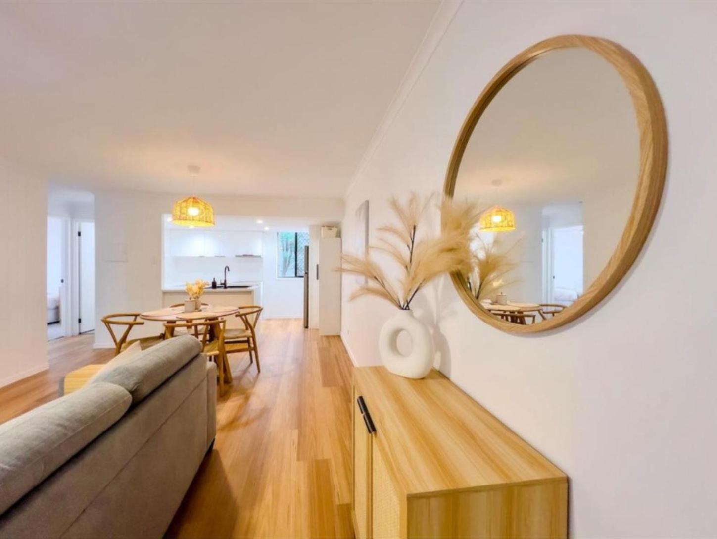 Burleigh Breeze Getaway Gold Coast