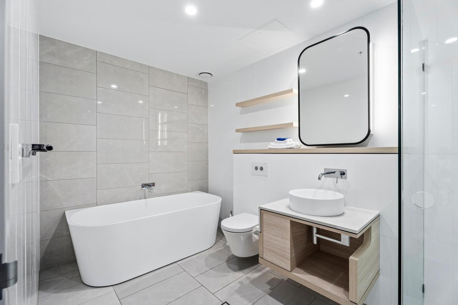 Stunning Ocean View 2 Bedroom Surfers Paradise *