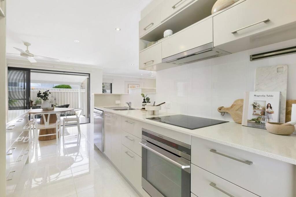 Villa Riviera Road Miami - 4brm Dual Gold Coast