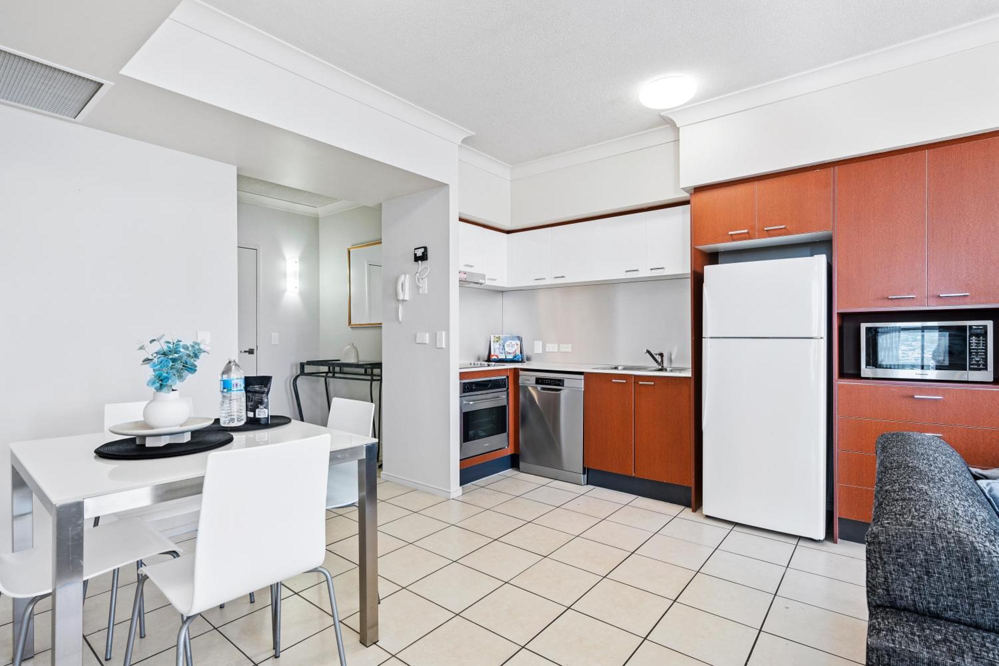 Apartment Chevron Renaissance - Self Contained & Privately Managed