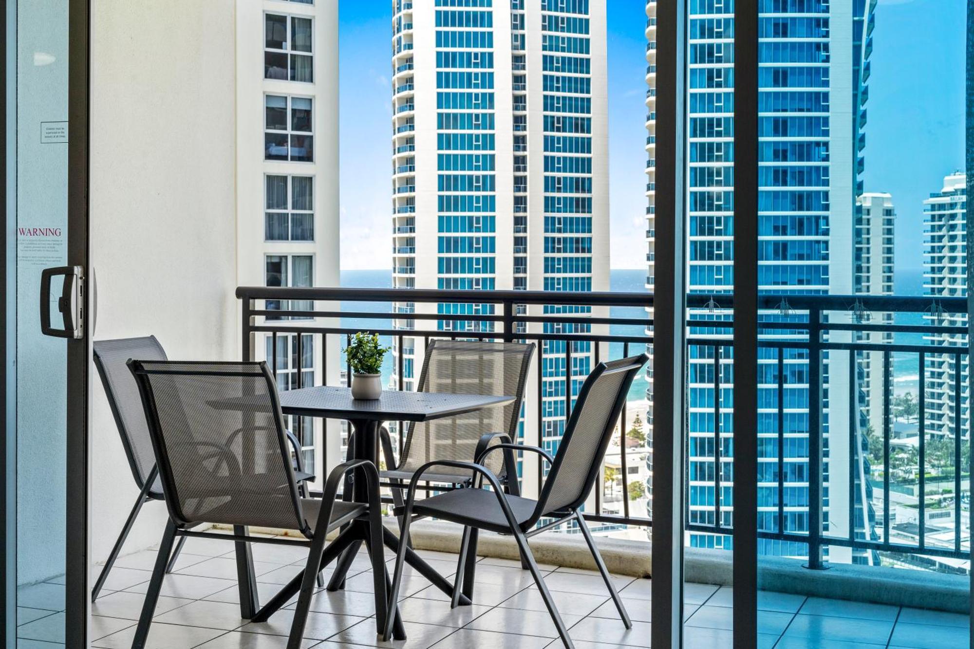Self Contained At Chevron Renaissance - Privately Managed - Wow Gold Coast