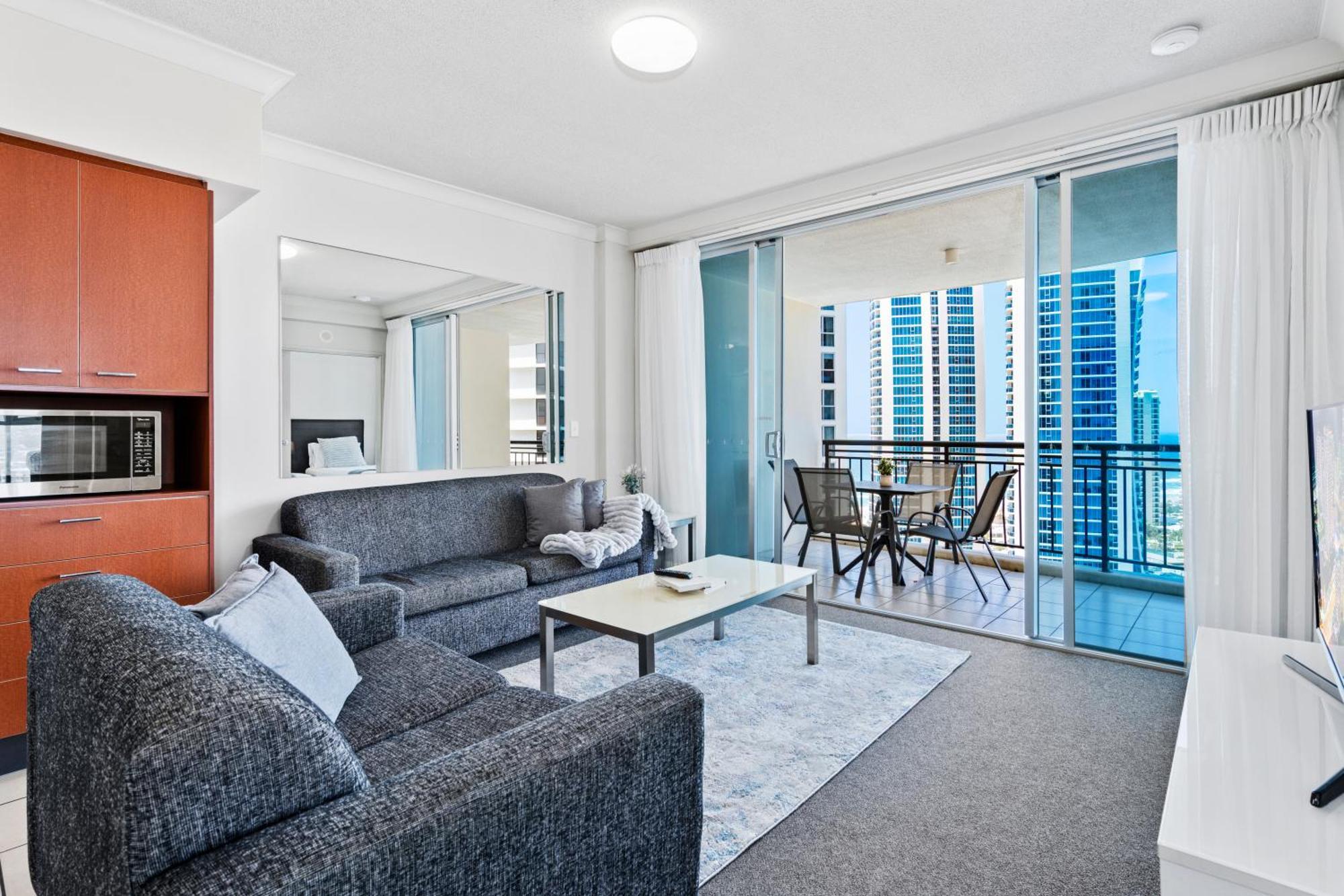 Apartment Self Contained At Chevron Renaissance - Privately Managed - Wow *