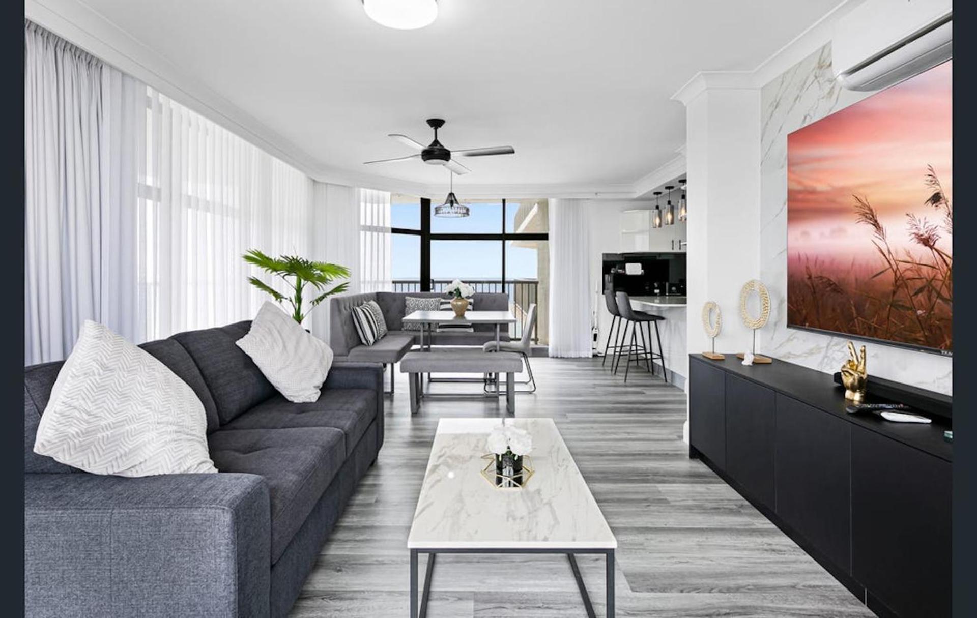 Beachfront Bliss 2br 2bath Ocean Views - Surfers Apartment