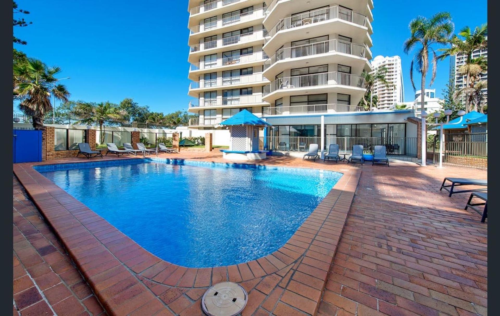 Beachfront Bliss 2br 2bath Ocean Views - Surfers Apartment
