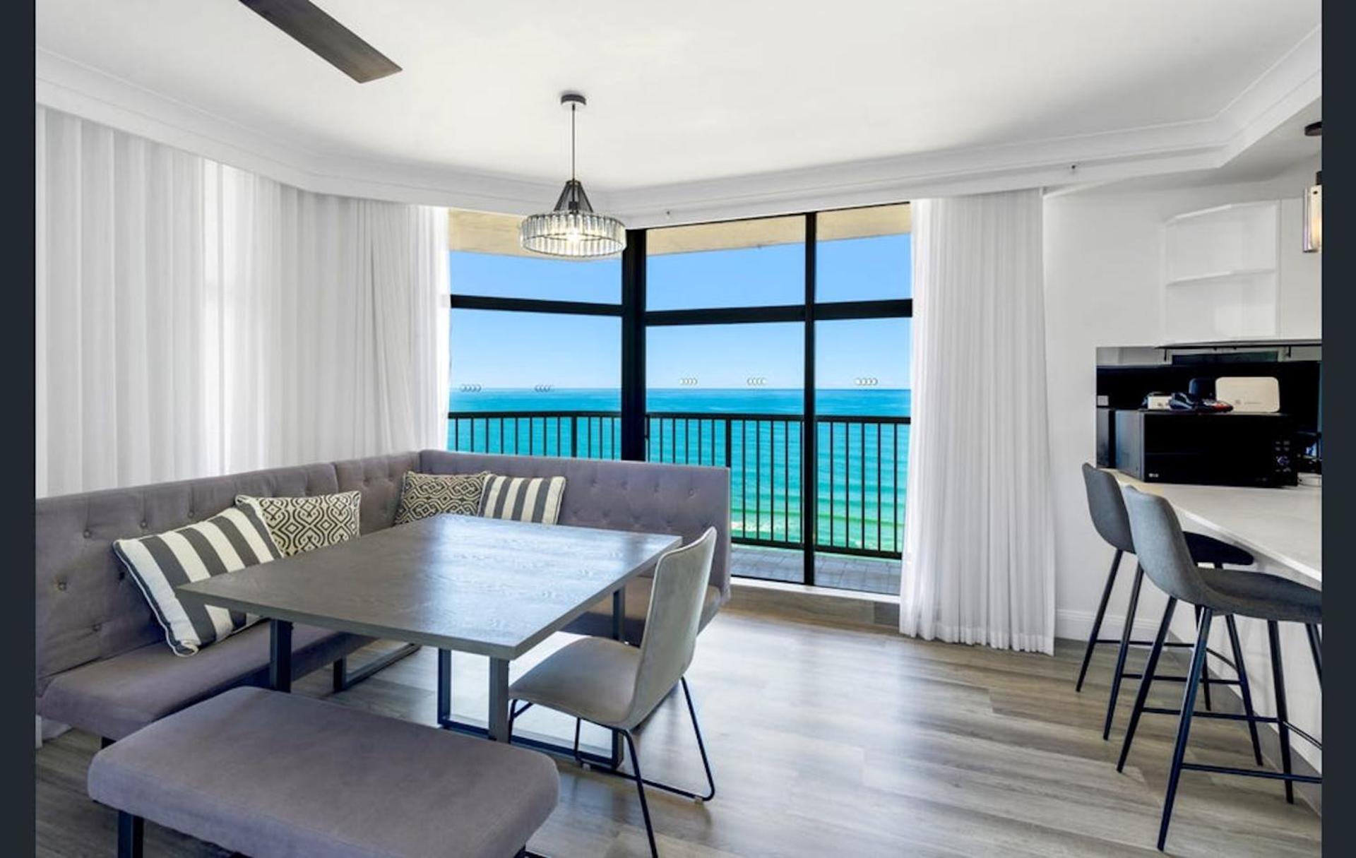 Beachfront Bliss 2br 2bath Ocean Views - Surfers