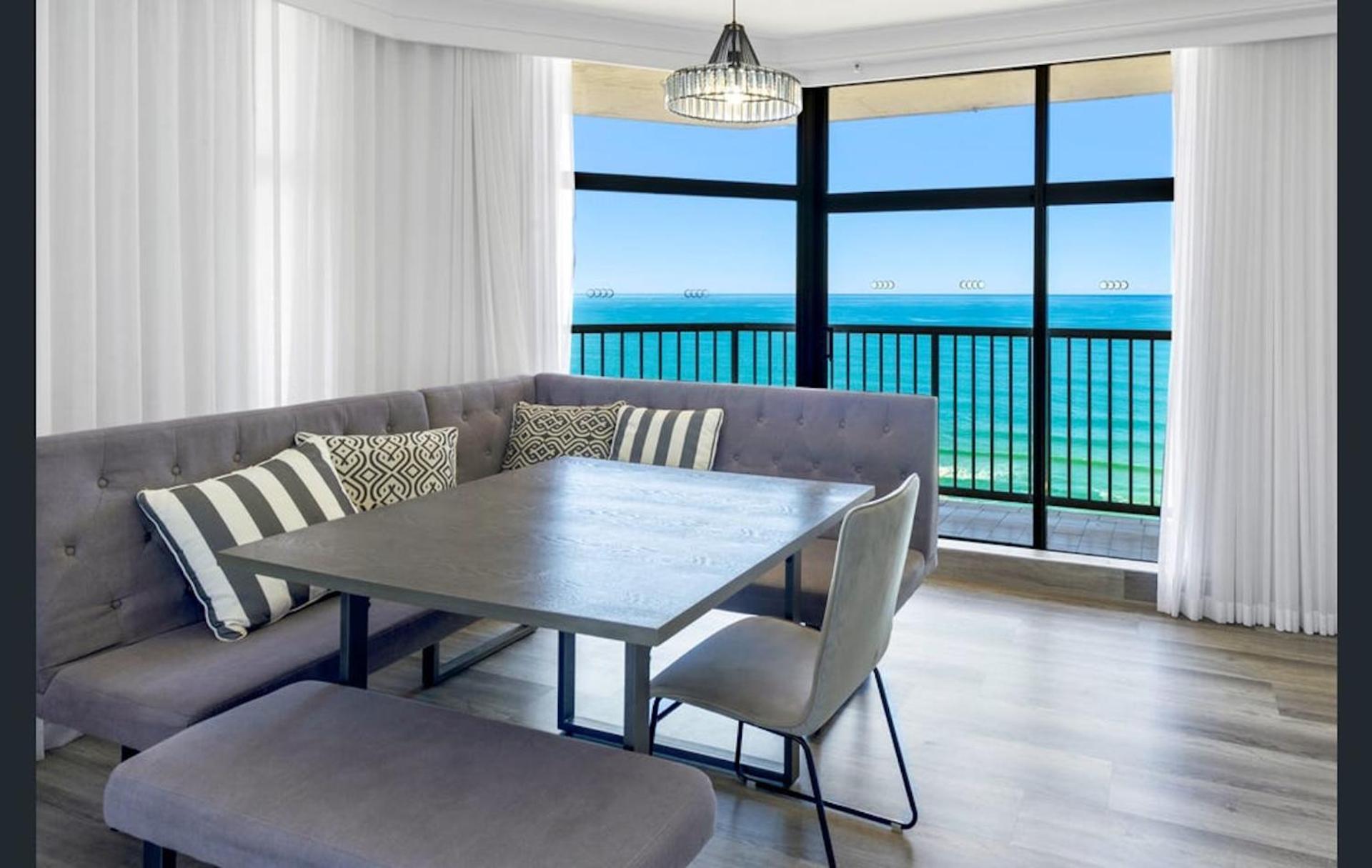 Beachfront Bliss 2br 2bath Ocean Views - Surfers Apartment Gold Coast