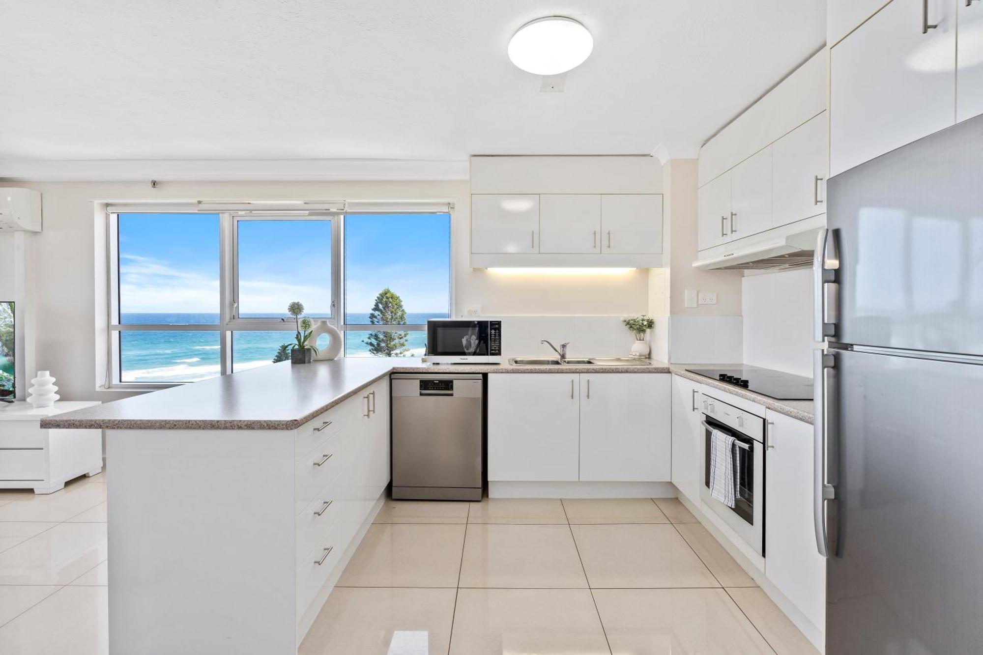 Apartment Stunning Ocean Views In 2 Bedroom Unit At Zenith - Q *