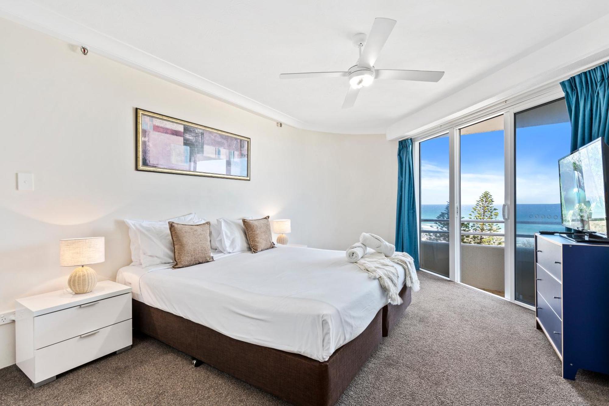 Stunning Ocean Views In 2 Bedroom Unit At Zenith - Q Gold Coast