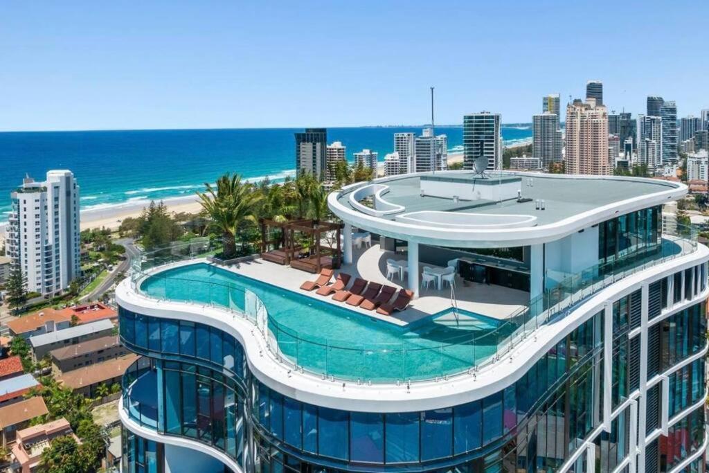 Coastal Escape In Broadbeach