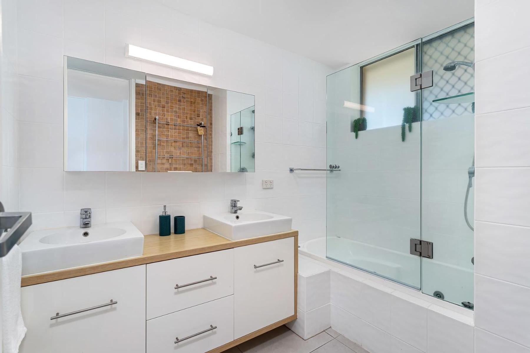 Surfers Paradise Beachfront * Gold Coast