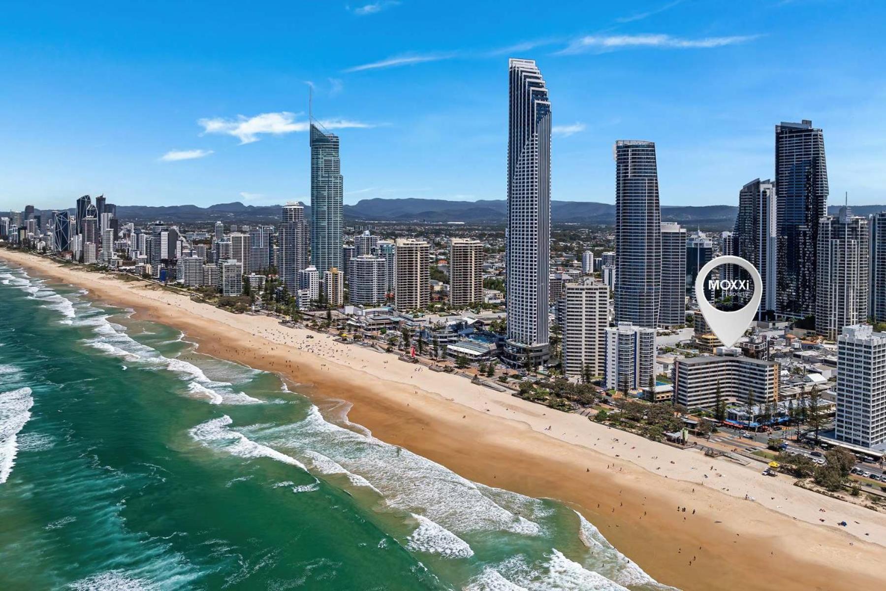 Surfers Paradise Beachfront Apartment *