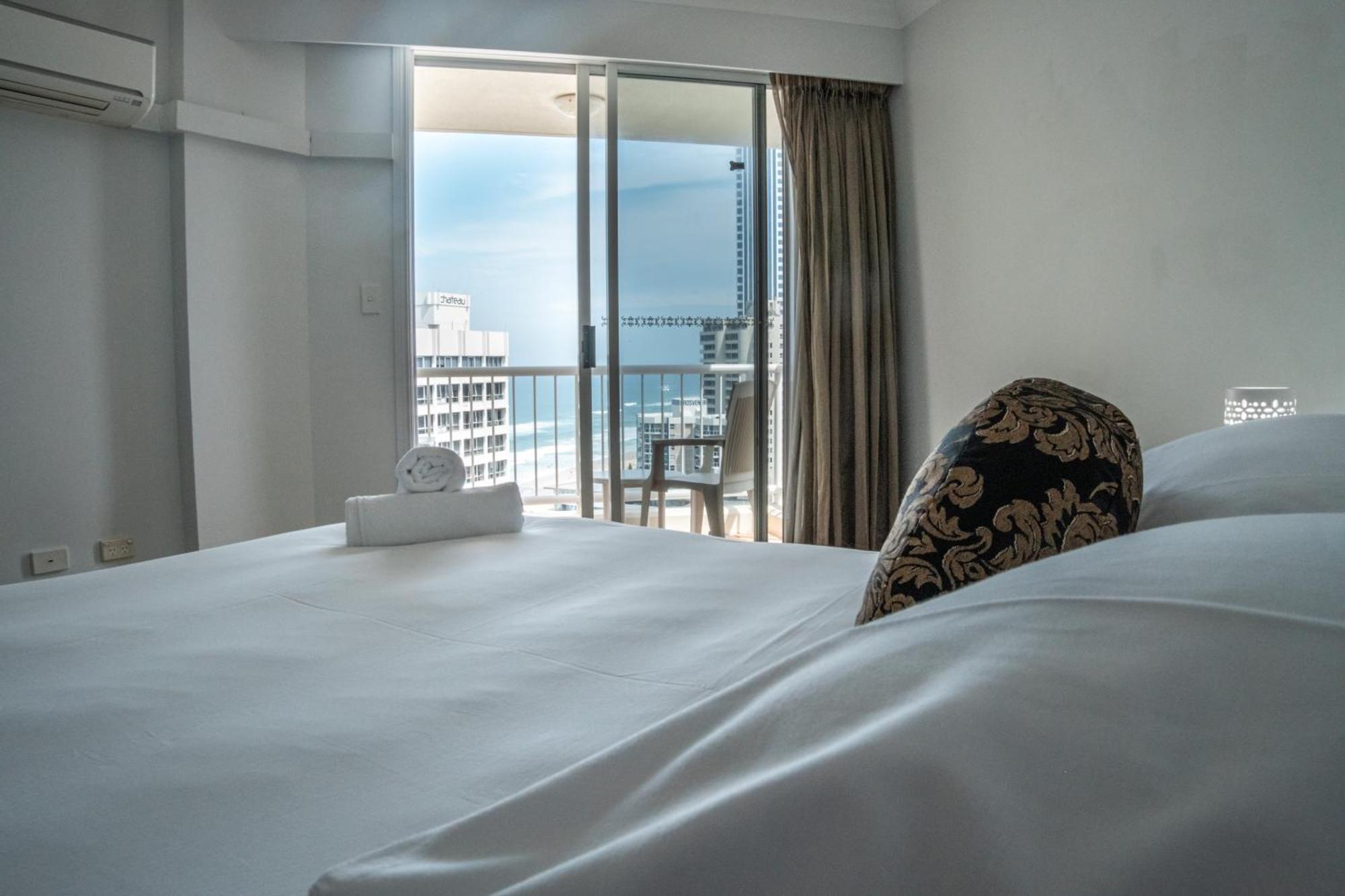 Moroccan Surfers Paradise Apartment *