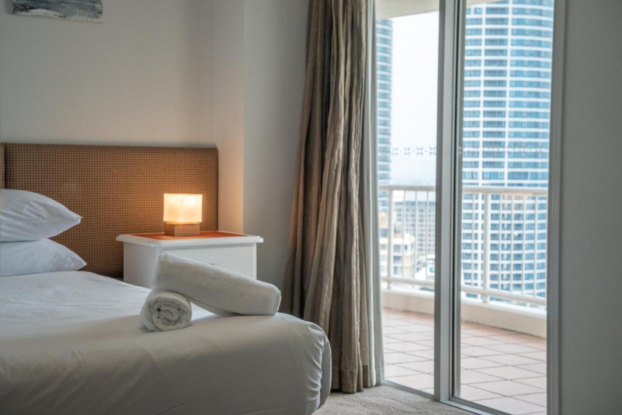 Moroccan Surfers Paradise Apartment *