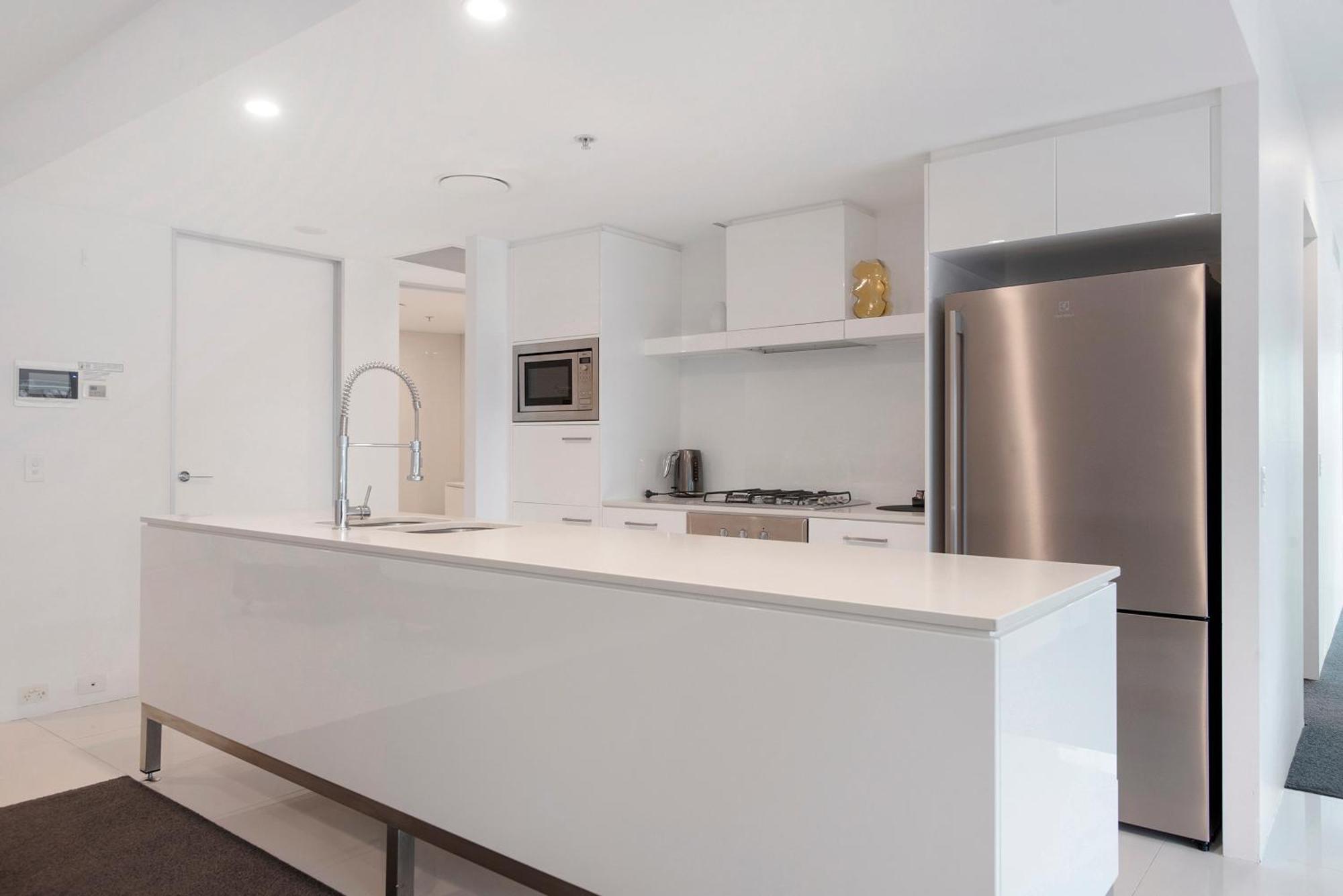 Apartment Q Tower In Surfers Paradise - From Level 3 - Self Contained & Privately Managed - Wow