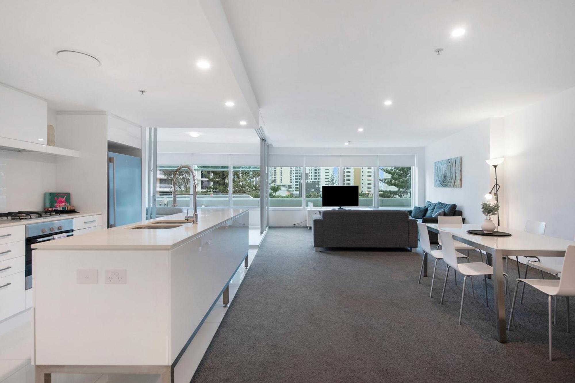 Q Tower In Surfers Paradise - From Level 3 - Self Contained & Privately Managed - Wow Apartment Gold Coast
