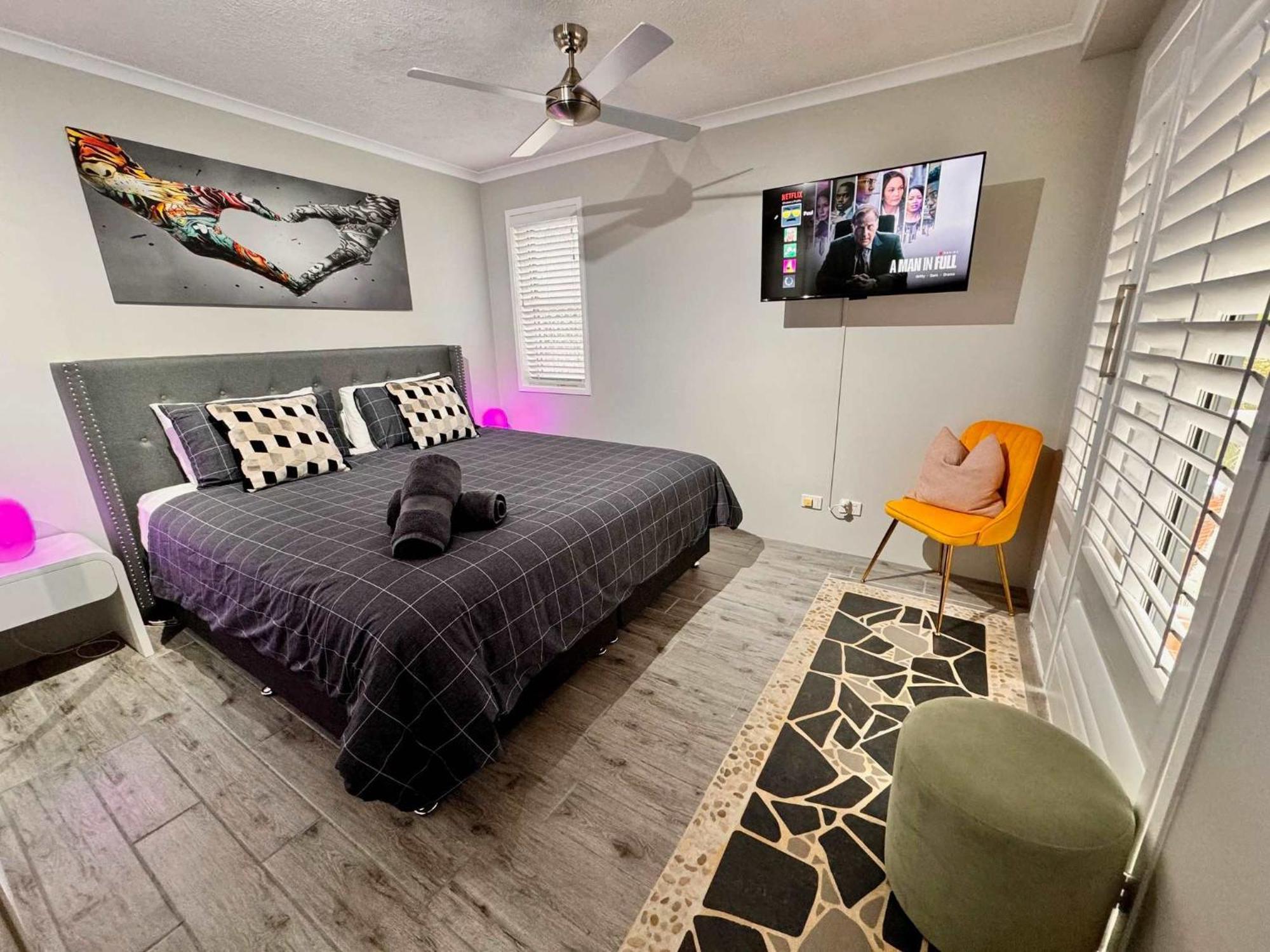 Burleigh Heads Koala Park Pool & Parking Apartment *