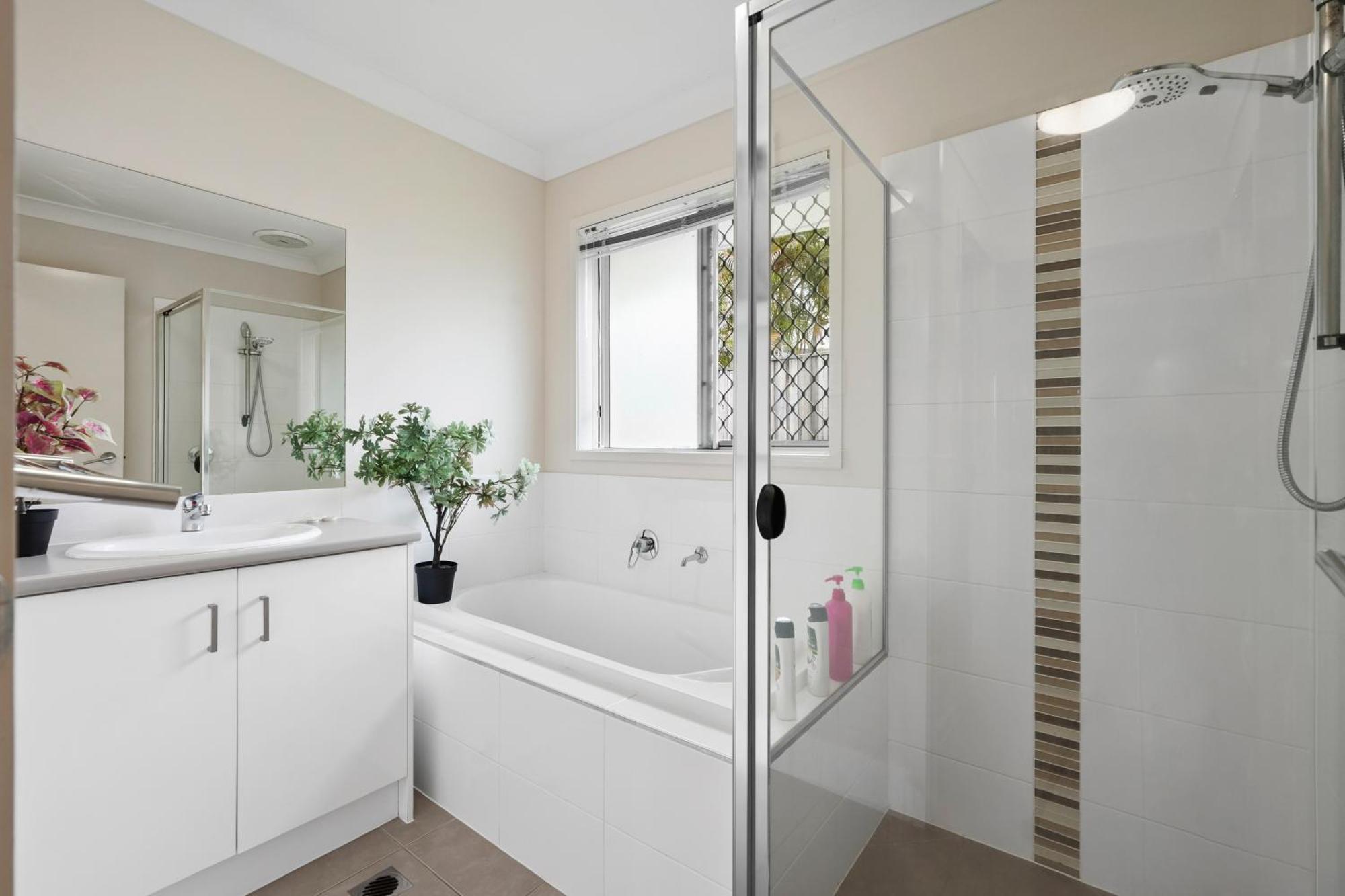 Apartment Comfy 5bdr 2bth Gold Coast