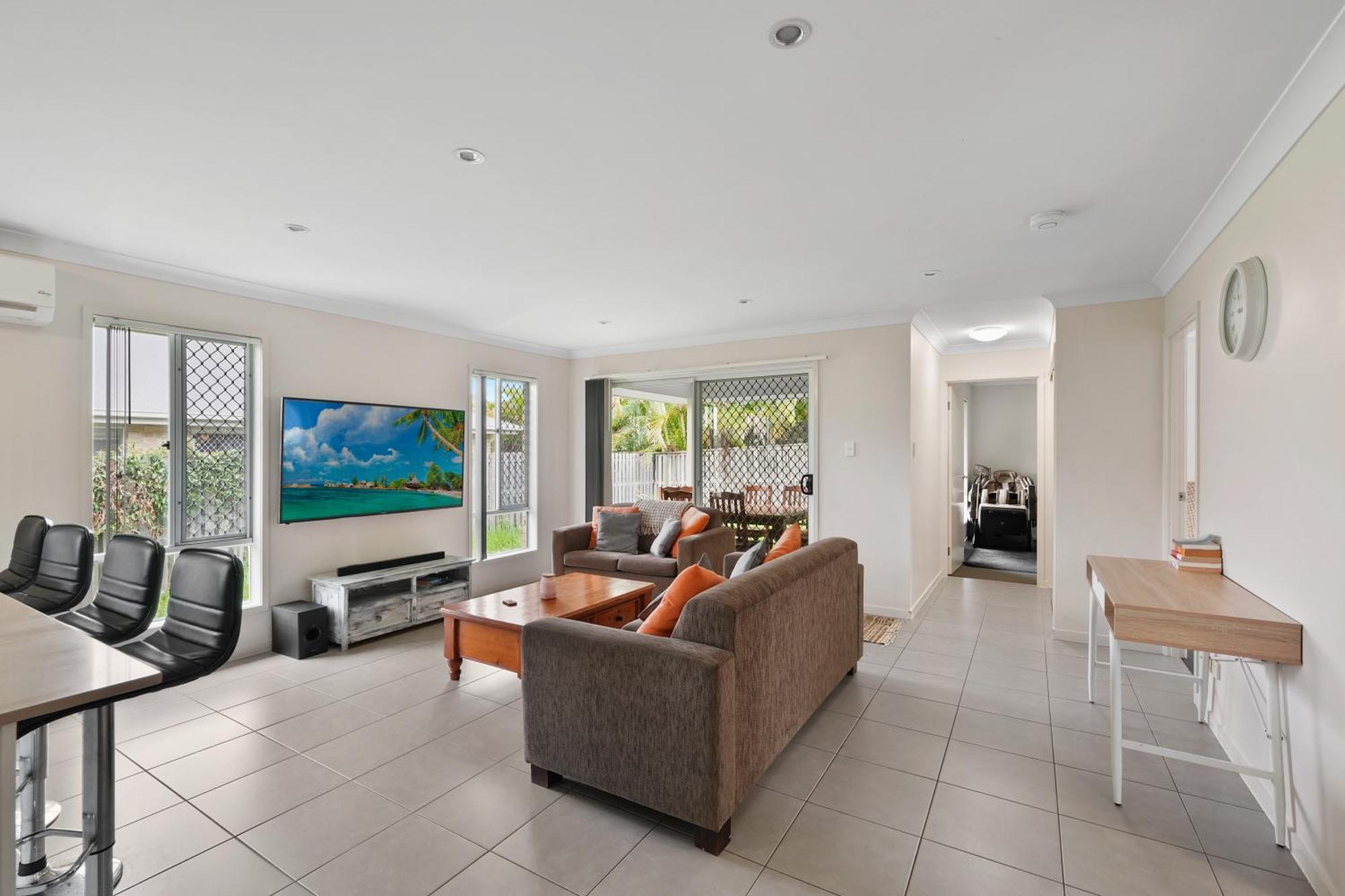 Comfy 5bdr 2bth Apartment *