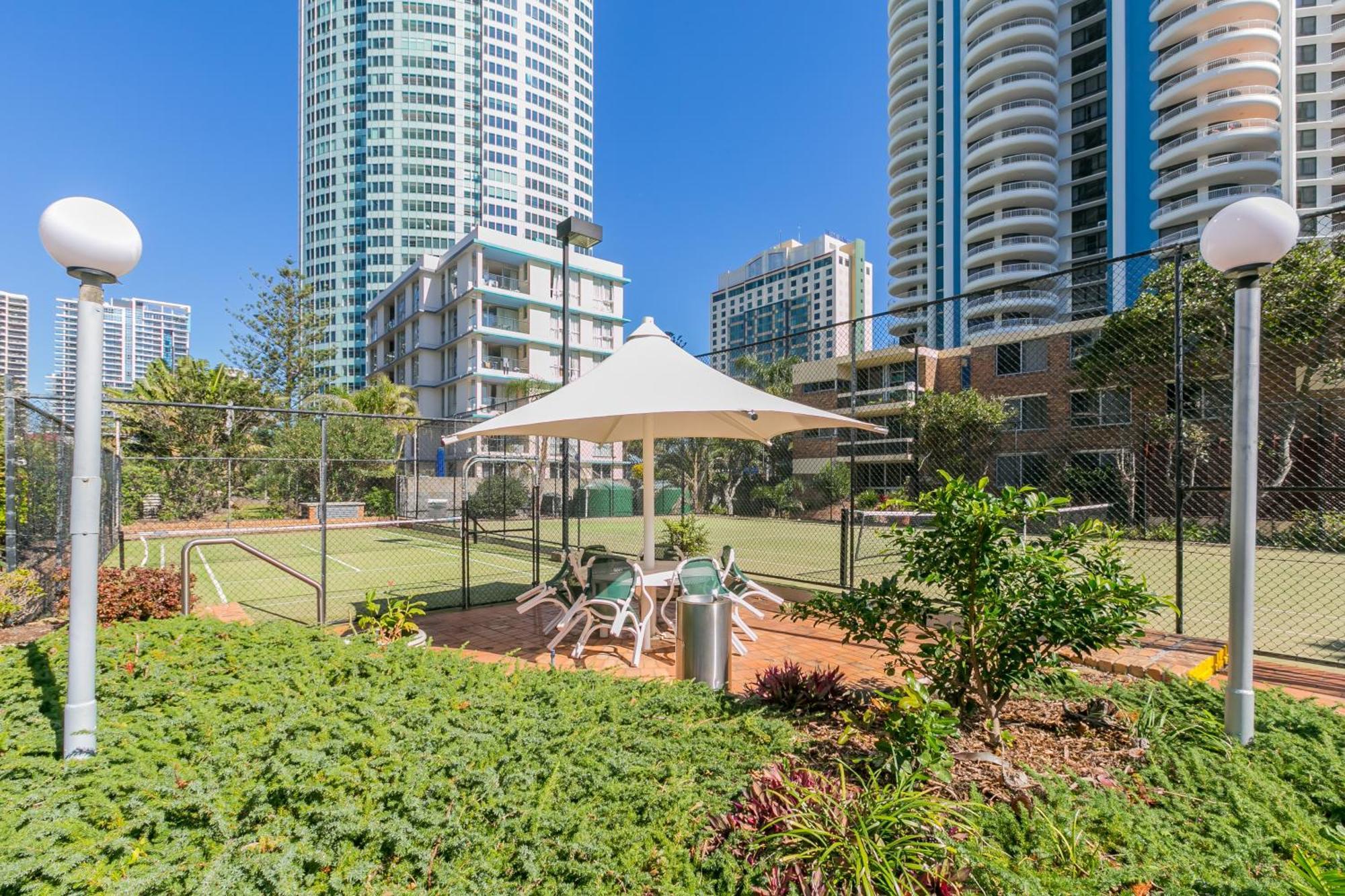 Peninsula Private - Q *