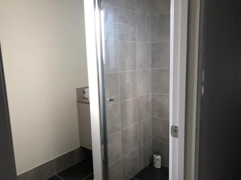 Bright 1 Bedroom 5km To Surfers Paradise * Gold Coast