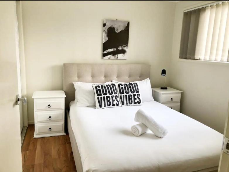 Bright 1 Bedroom 5km To Surfers Paradise Apartment *
