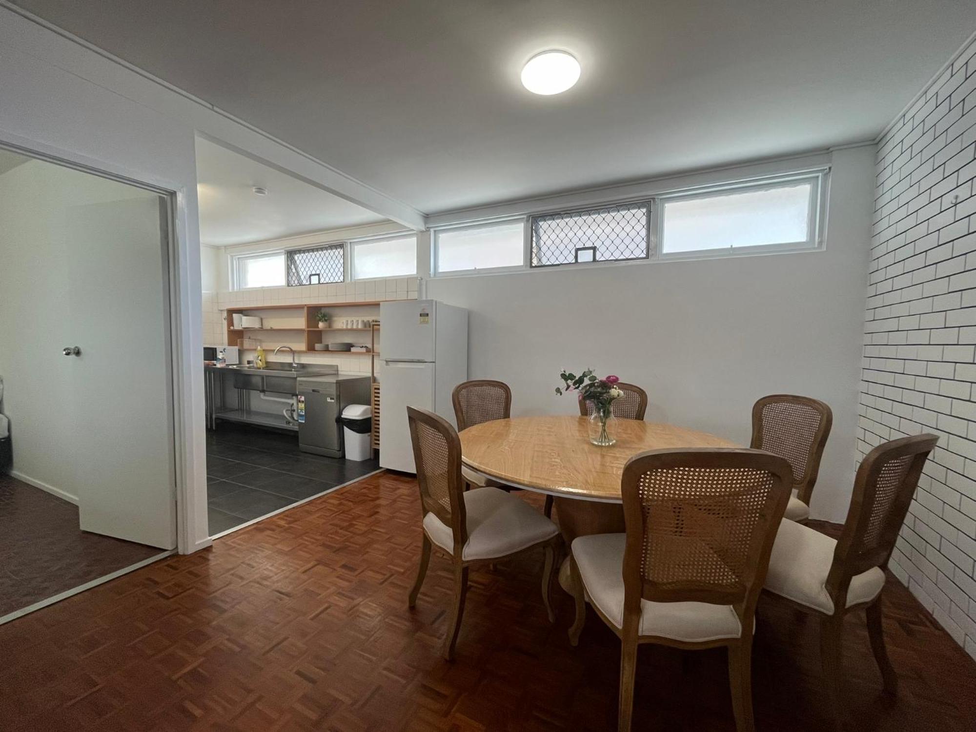 Browns Broadbeach Motel