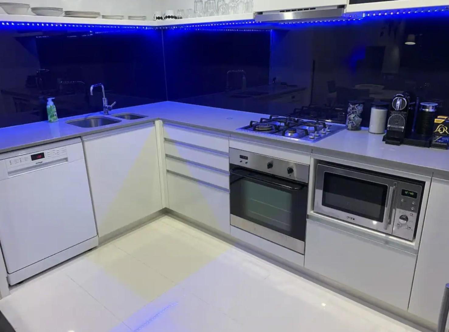 Mountain View Sleeps 6 Surfers Paradise 2 Bed 2 Bath Circle On Cav & Hilton Surfers *