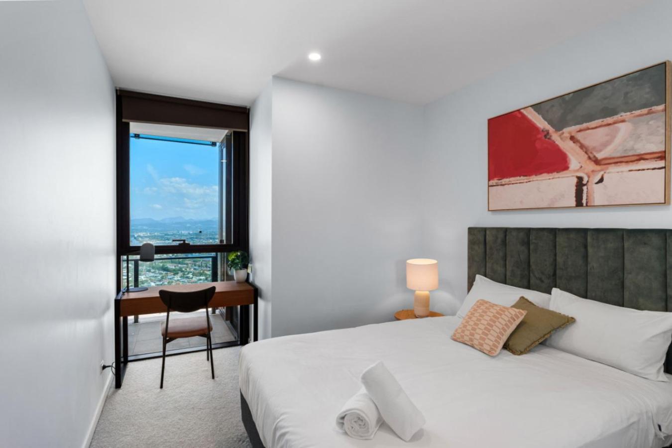 The Horizon - New 43f Broadbeach Lux 2br With Pool Gym Netflix Apartment